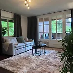 Stilvolle Mit Dom-blick & Balkon Zentral In *