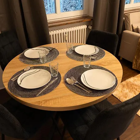 Stilvolles Mit Balkon, Parkplatz & Top-lage Apartment