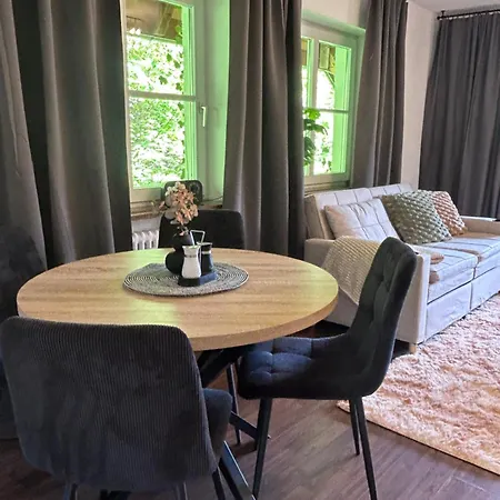 Stilvolle Mit Dom-blick & Balkon Zentral In سانت بلاسين