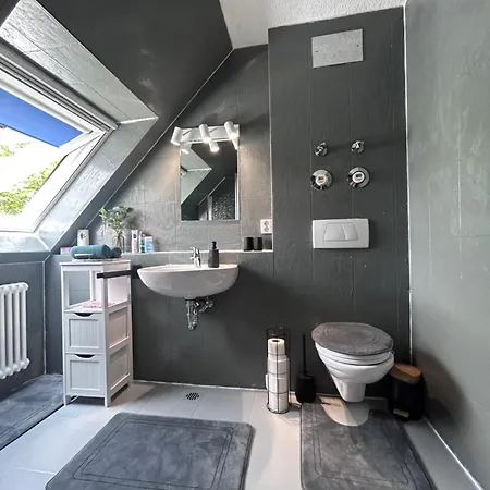 Stilvolle Mit Dom-blick & Balkon Zentral In